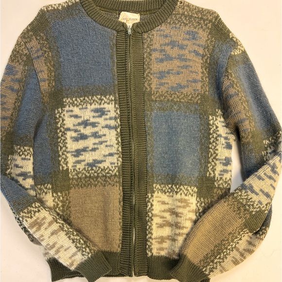 Van Heusen Sweaters - Van Heusen wool patterned sweater size M long sleeve green blue